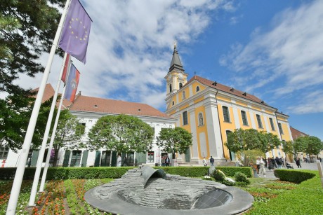 Városszerte koszorúzásokkal emlékeztek a második világháború áldozataira az Európa-napon